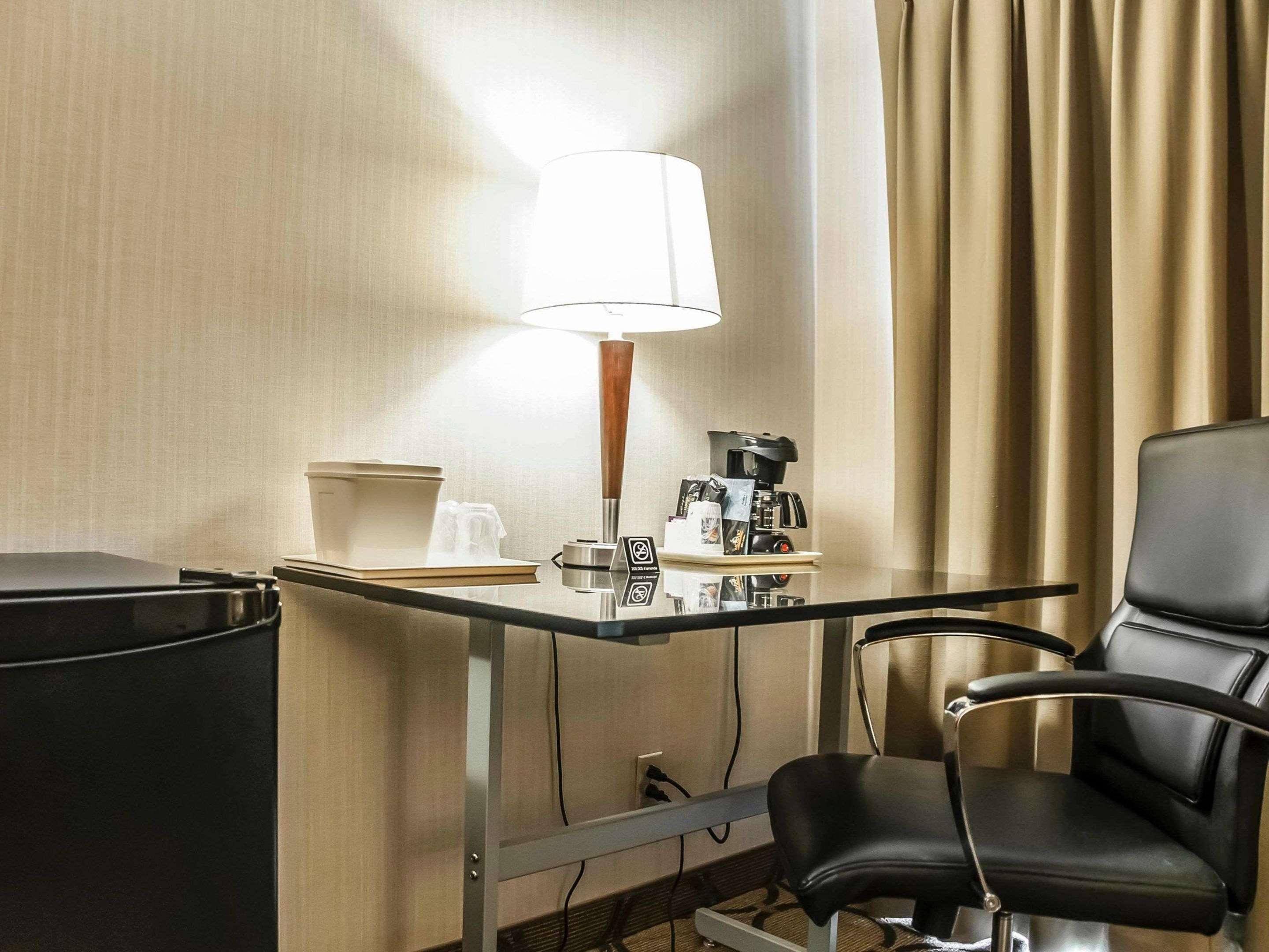 Comfort Inn Laval Buitenkant foto