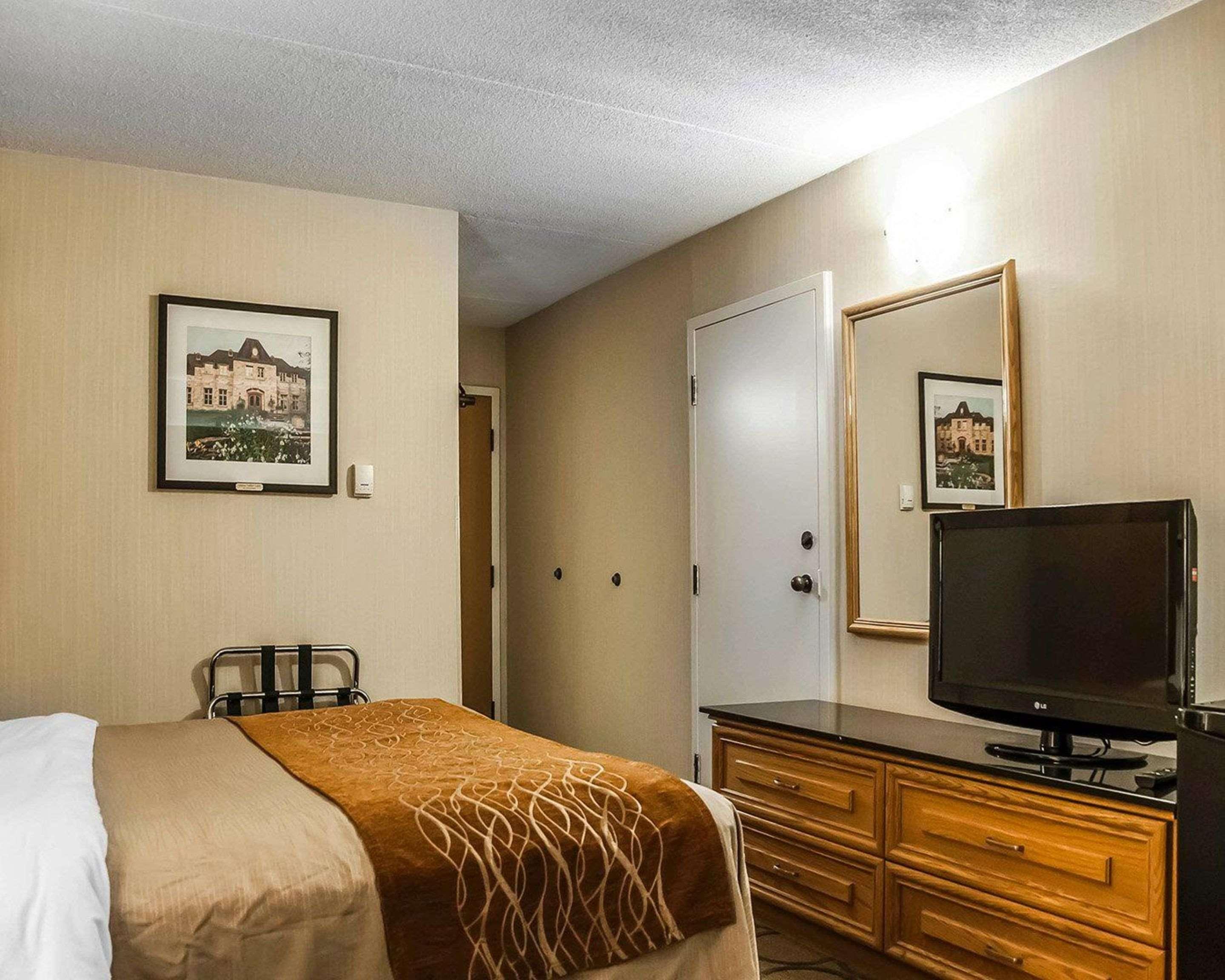 Comfort Inn Laval Buitenkant foto