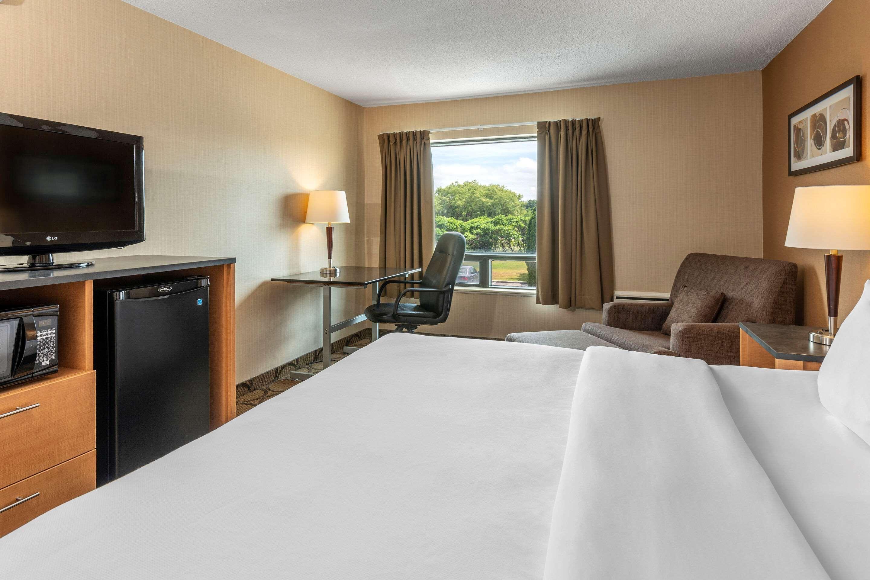 Comfort Inn Laval Buitenkant foto