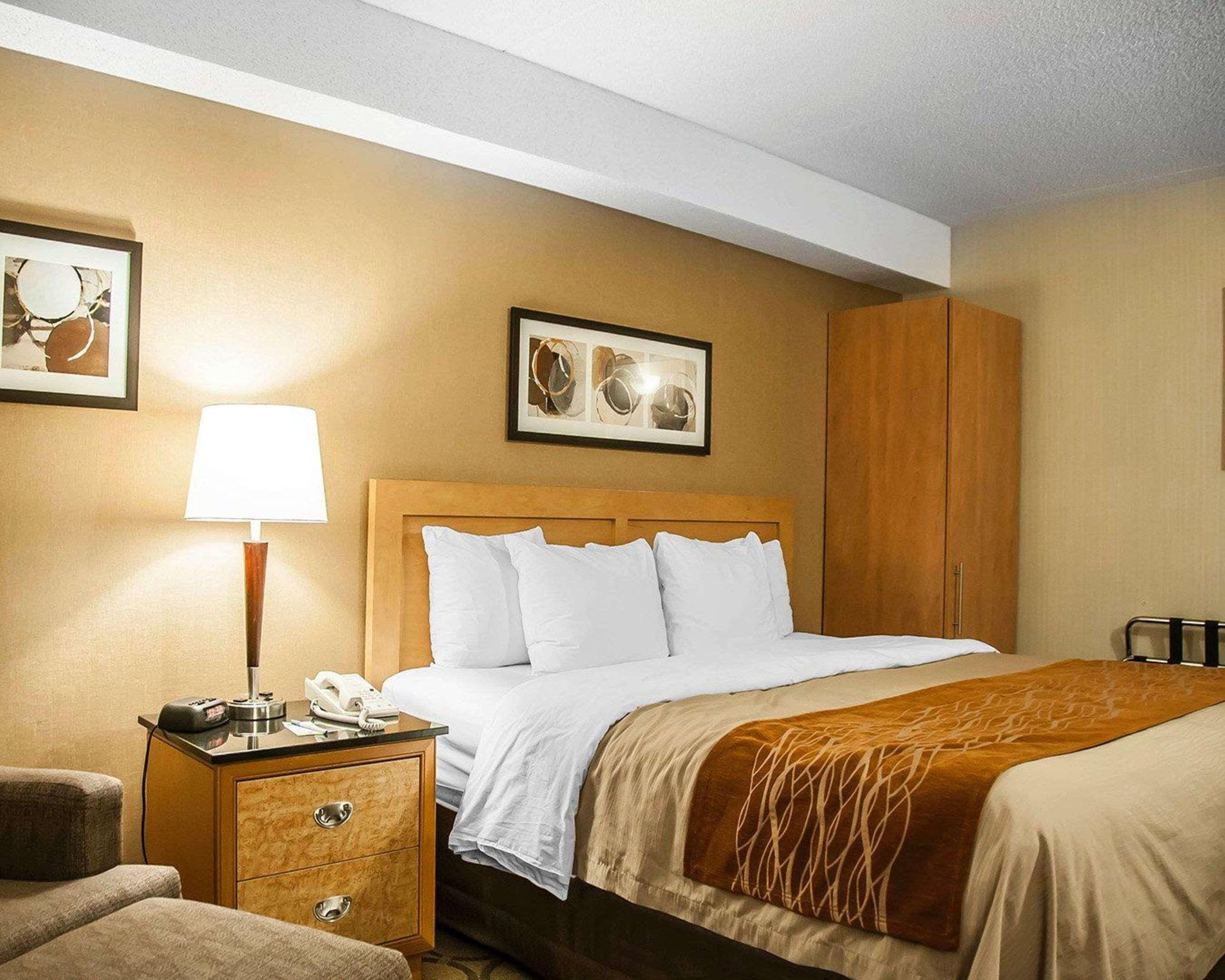 Comfort Inn Laval Buitenkant foto
