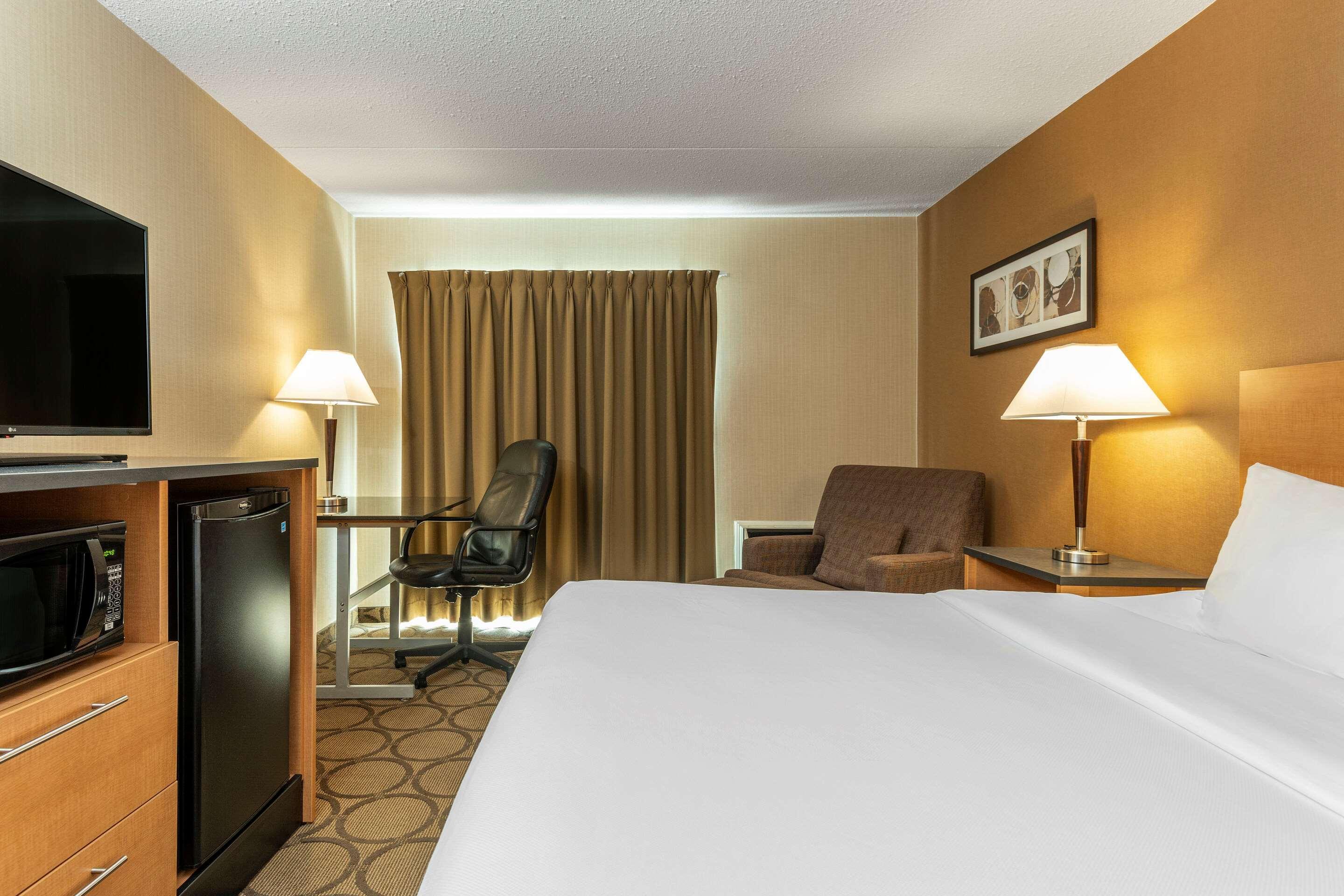 Comfort Inn Laval Buitenkant foto
