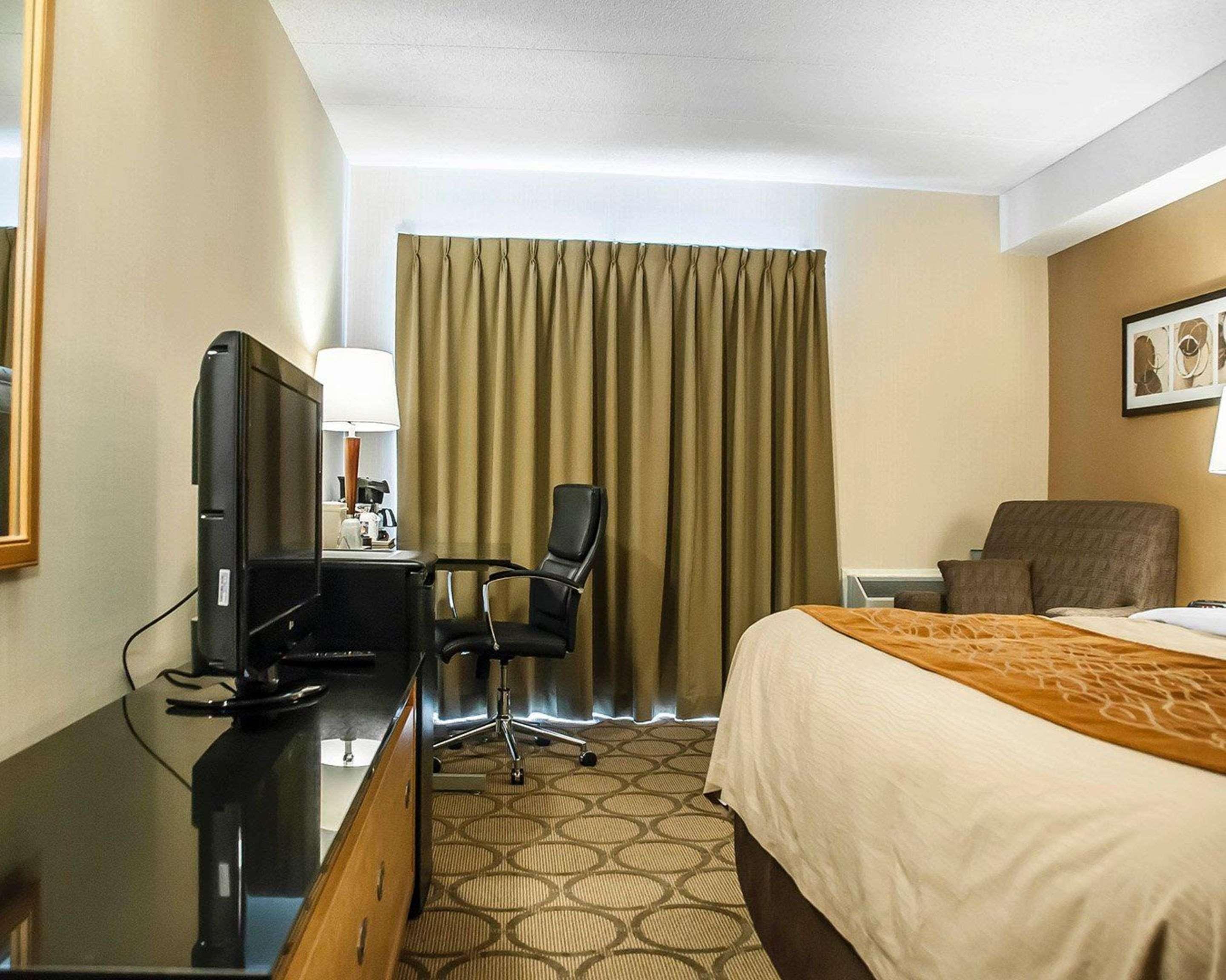 Comfort Inn Laval Buitenkant foto