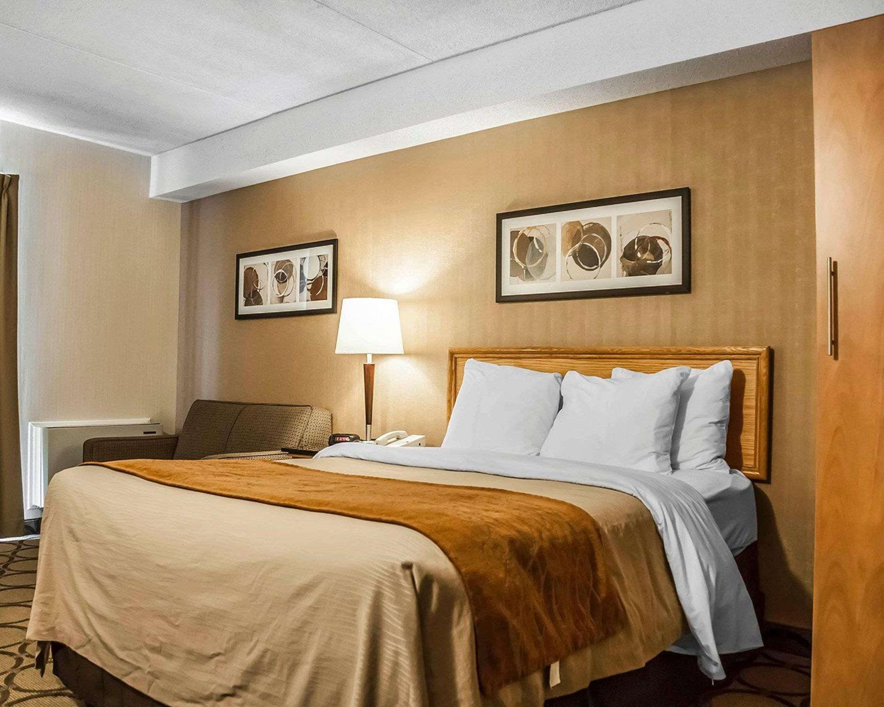 Comfort Inn Laval Buitenkant foto