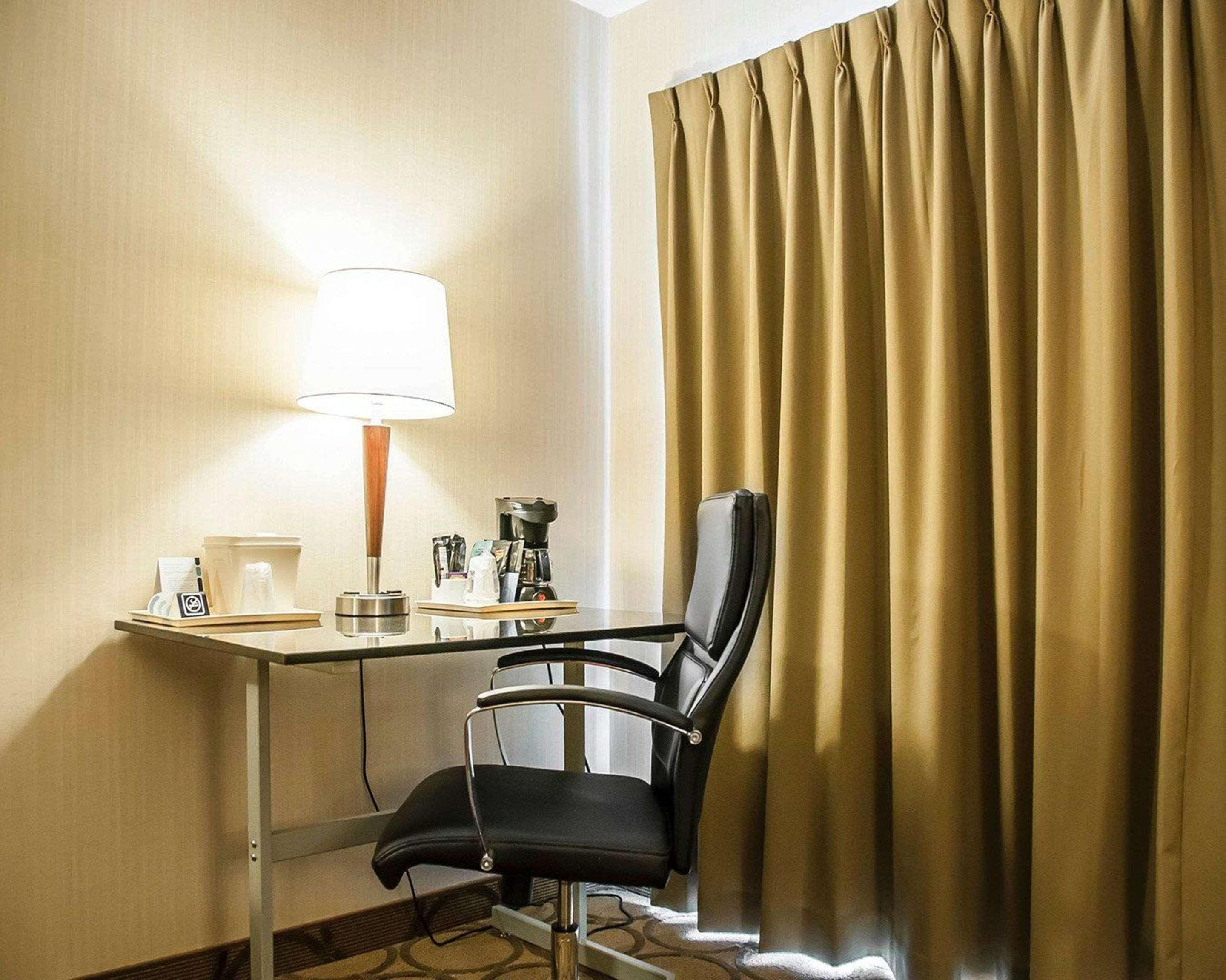 Comfort Inn Laval Buitenkant foto